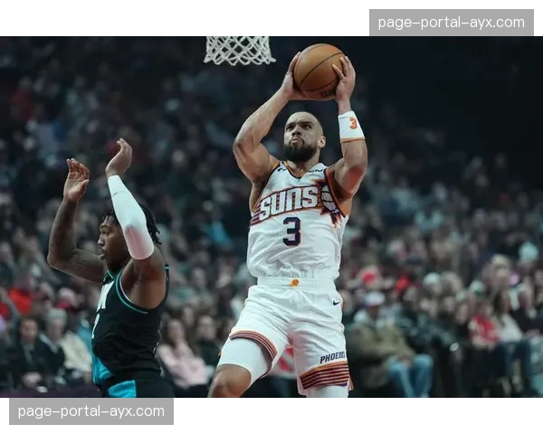 太阳队季后赛首战失利,三巨头磨合问题依旧突出