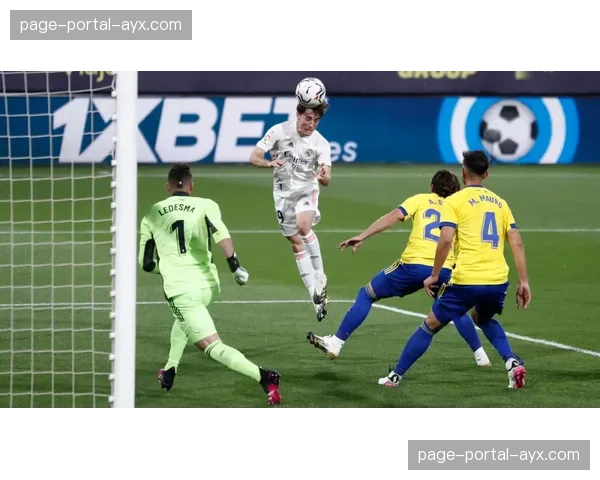 “拜仁本赛季欧冠淘汰赛5场4次单场进球4+，进攻效率现象级”